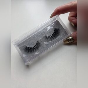 Dramatic Black False Eyelashes